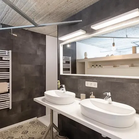 Le Garage - Ancien Garage Reinvente En Cocon Chaleureux A